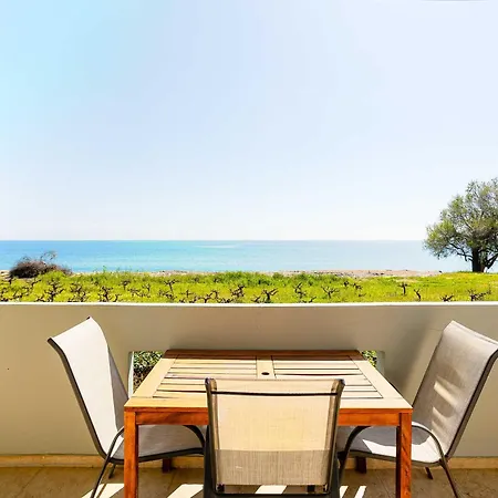 Beachfront Nest Memi Koroni-seaheaven House A1 شقة