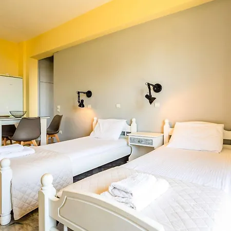 Beachfront Nest Memi Koroni-seaheaven House A1 شقة