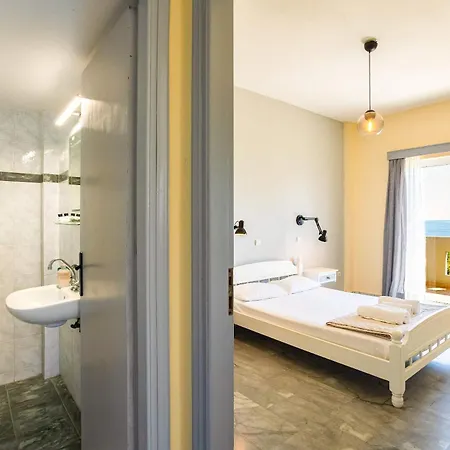 Beachfront Nest Memi Koroni-seaheaven House A1 شقة
